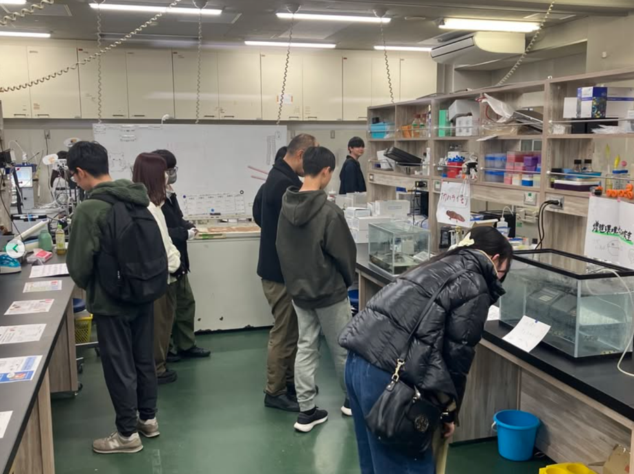 研究室見学の様子